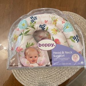 Like new boppy headrest